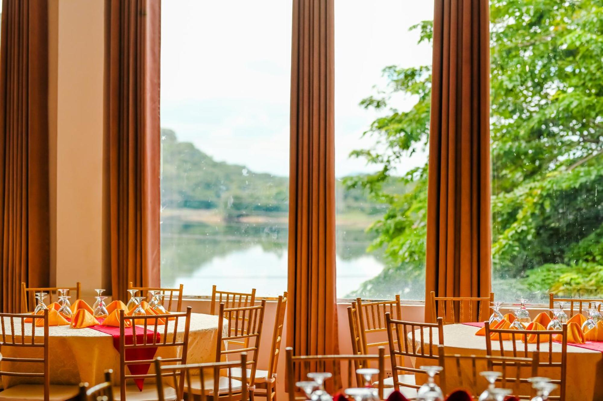 Agbo Hotel โปลอนนารูวา ภายนอก รูปภาพ