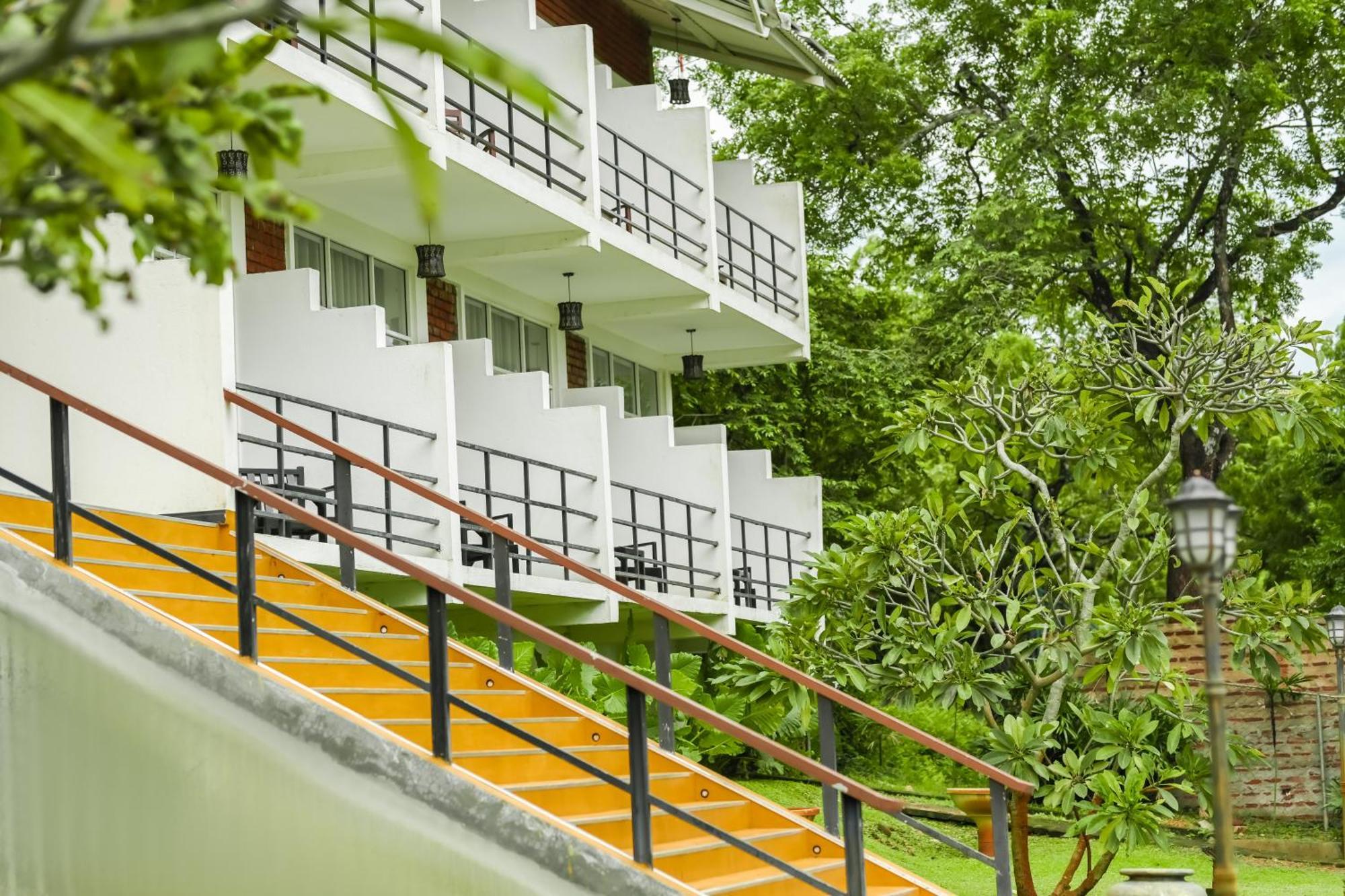 Agbo Hotel โปลอนนารูวา ภายนอก รูปภาพ