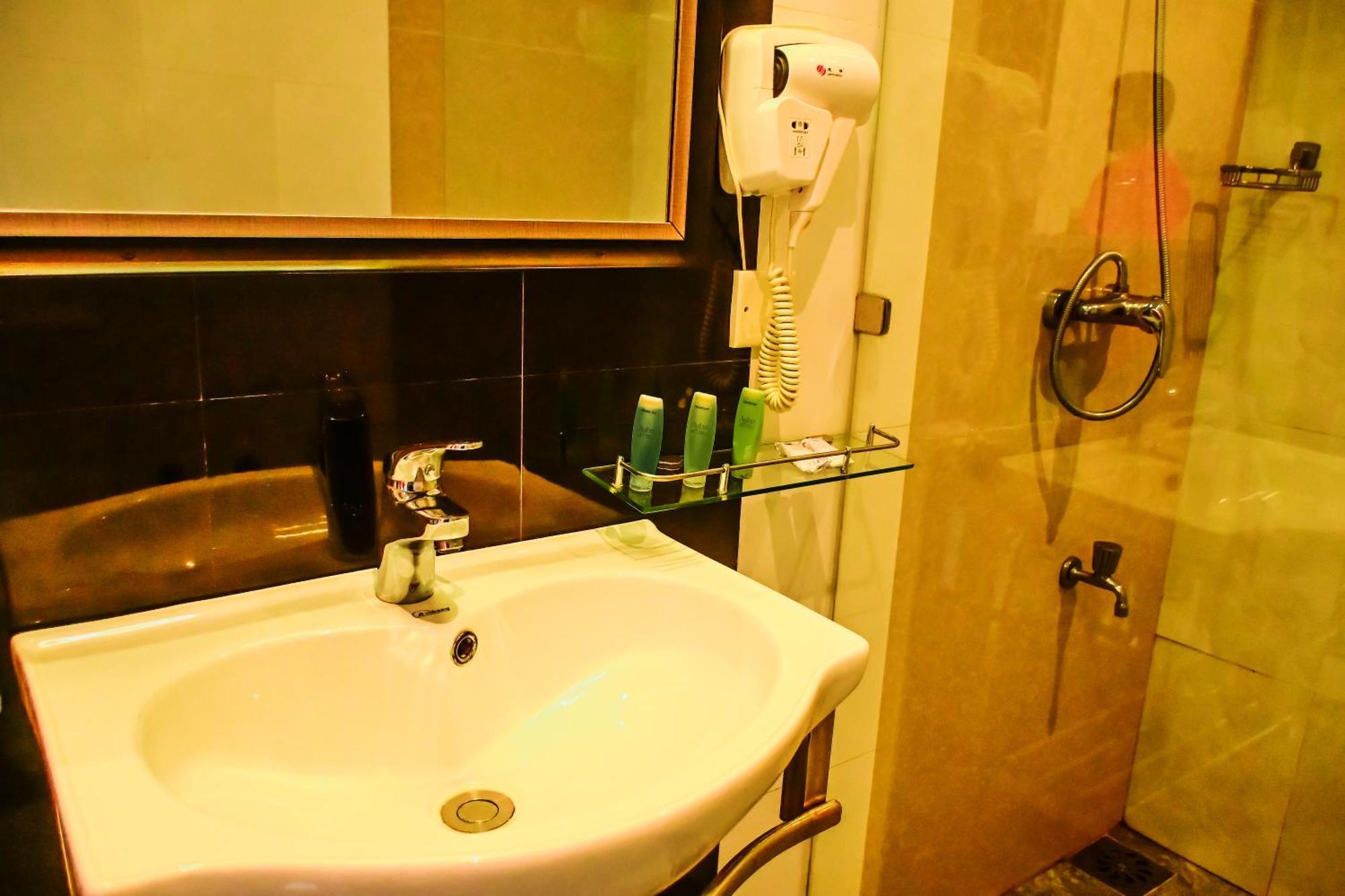 Agbo Hotel โปลอนนารูวา ภายนอก รูปภาพ