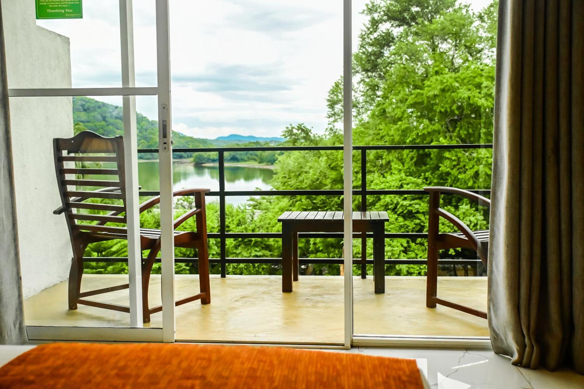 Agbo Hotel โปลอนนารูวา ภายนอก รูปภาพ