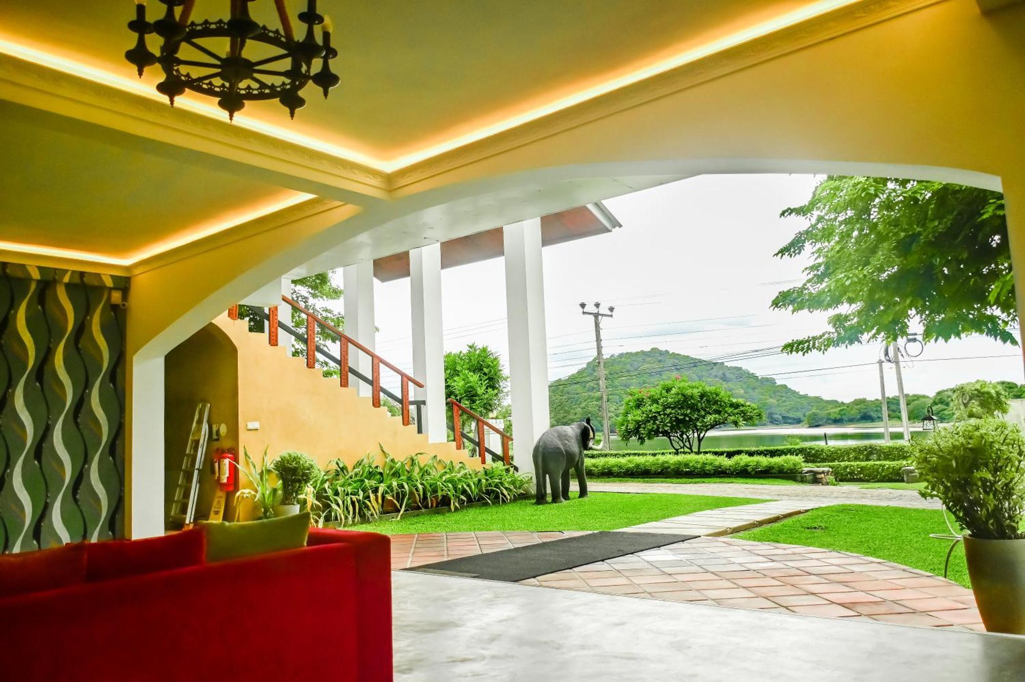 Agbo Hotel โปลอนนารูวา ภายนอก รูปภาพ