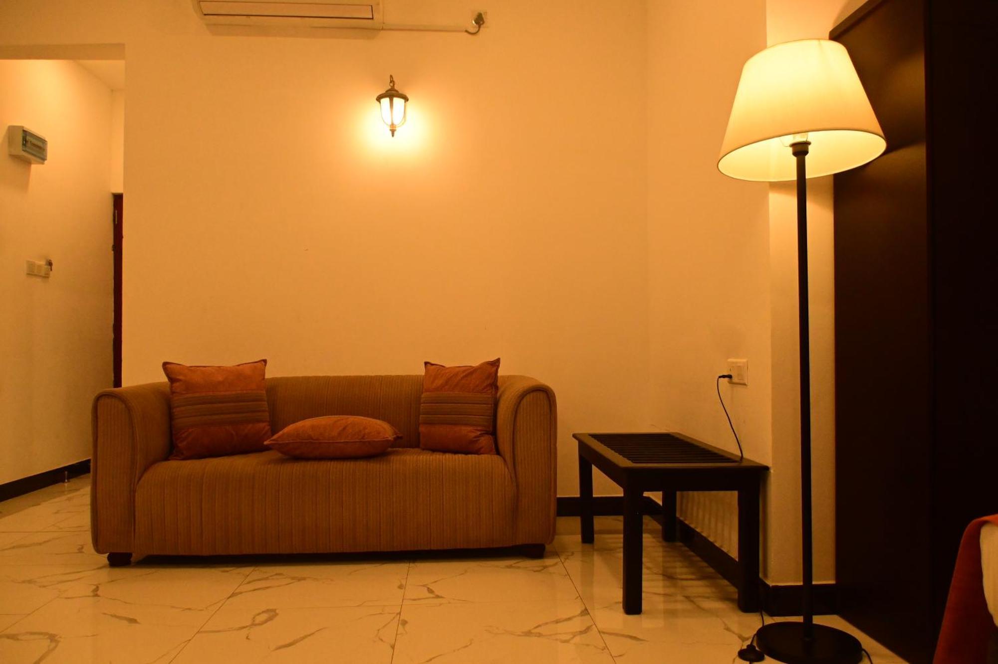 Agbo Hotel โปลอนนารูวา ภายนอก รูปภาพ