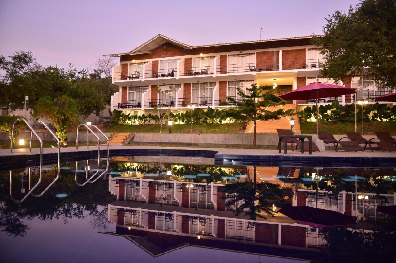 Agbo Hotel โปลอนนารูวา ภายนอก รูปภาพ